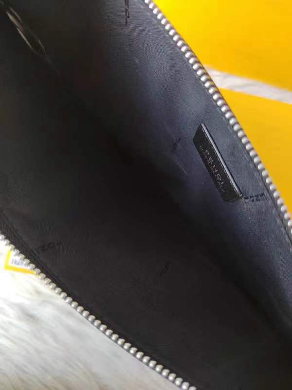 超激安ブランド財布偽物着用イメージ